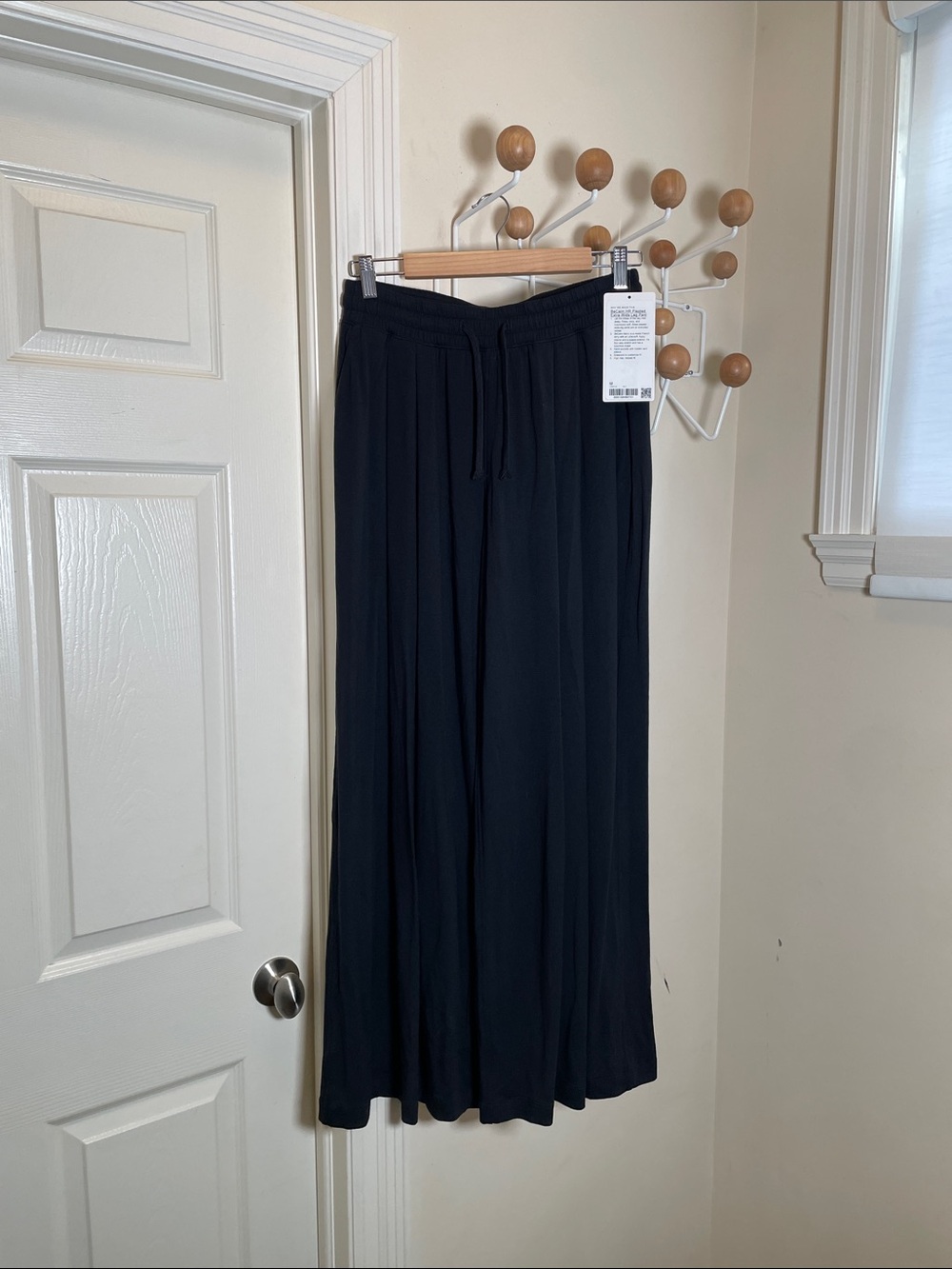 Lululemon - BeClam HR Pleated Extra Wide Legged Pant - Black - M